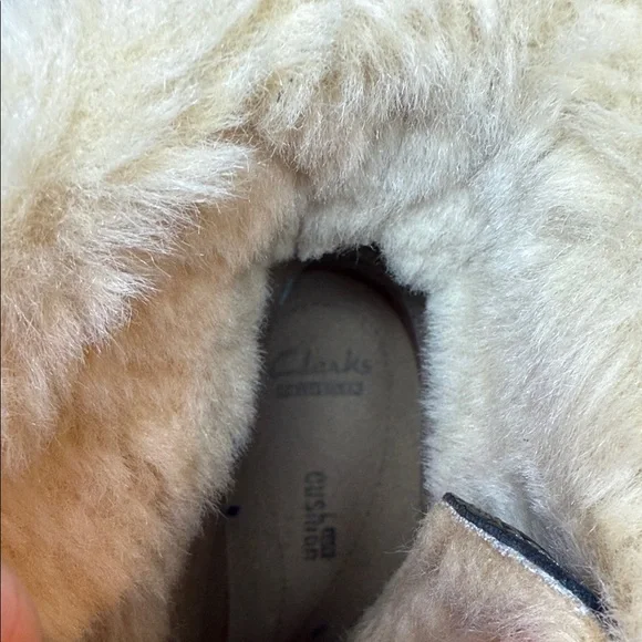 Clarks Black with Cream Faux Fur Winter Style Boots with NWOT SZ 9 - Picture 11 of 13